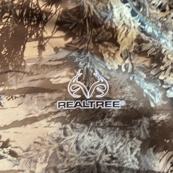 🦌Realtree Hoodie with neck gator 🦌 - Picture 3 of 8